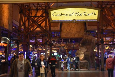 Mohegan Sun Guest Hits $3.8M Jackpot on Wheel of Fortune .